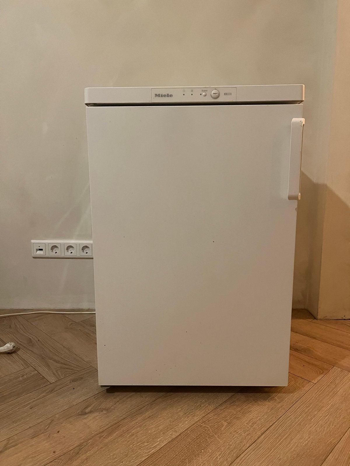 Miele vriezer defect - ideaal voor onderdelen of reparatie, Minder dan 85 cm, Minder dan 60 cm, Niet werkend, Vrijstaand