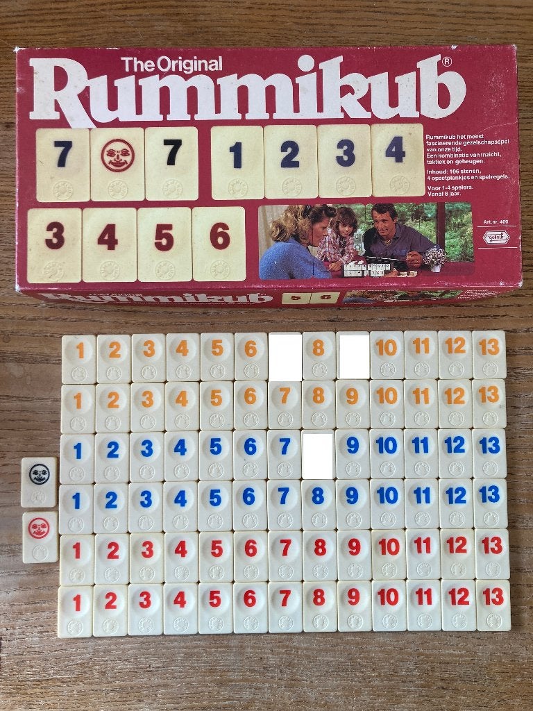 Vintage Rummikub - rode doos 400 - losse grote stenen, Ophalen of Verzenden, Zo goed als nieuw, Goliath