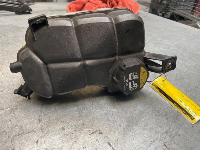 Expansievat van een Volvo V60, Gebruikt, -, -, Ophalen of Verzenden