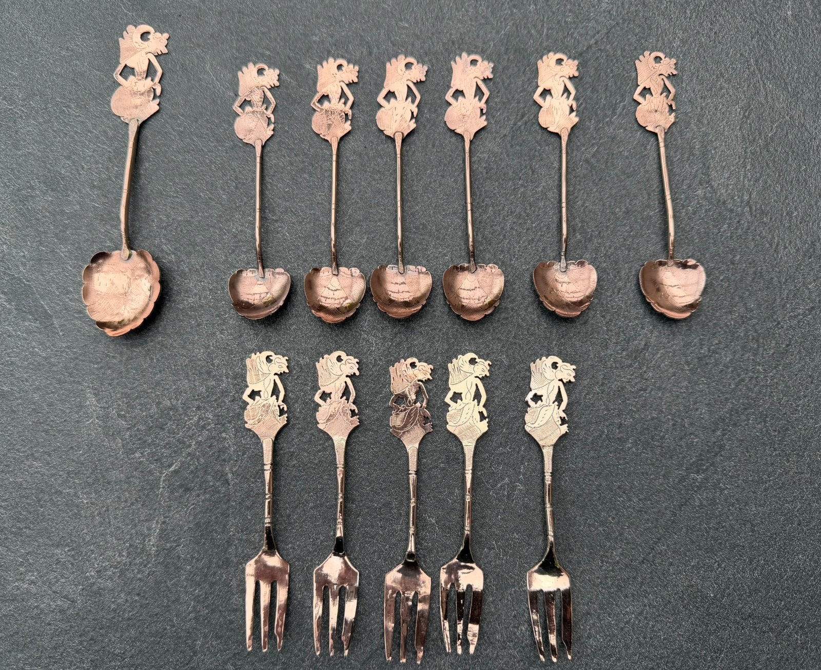 Vintage koperen bestekset met wayangfiguren, Indonesië, Antiek en Kunst, Ophalen of Verzenden