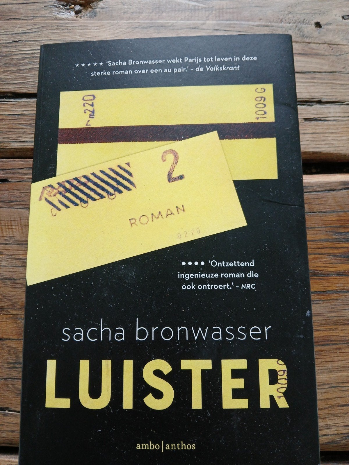 Luister - Sacha Bronwasser (Roman), Boeken, Romans, Gelezen, Nederland, Ophalen of Verzenden