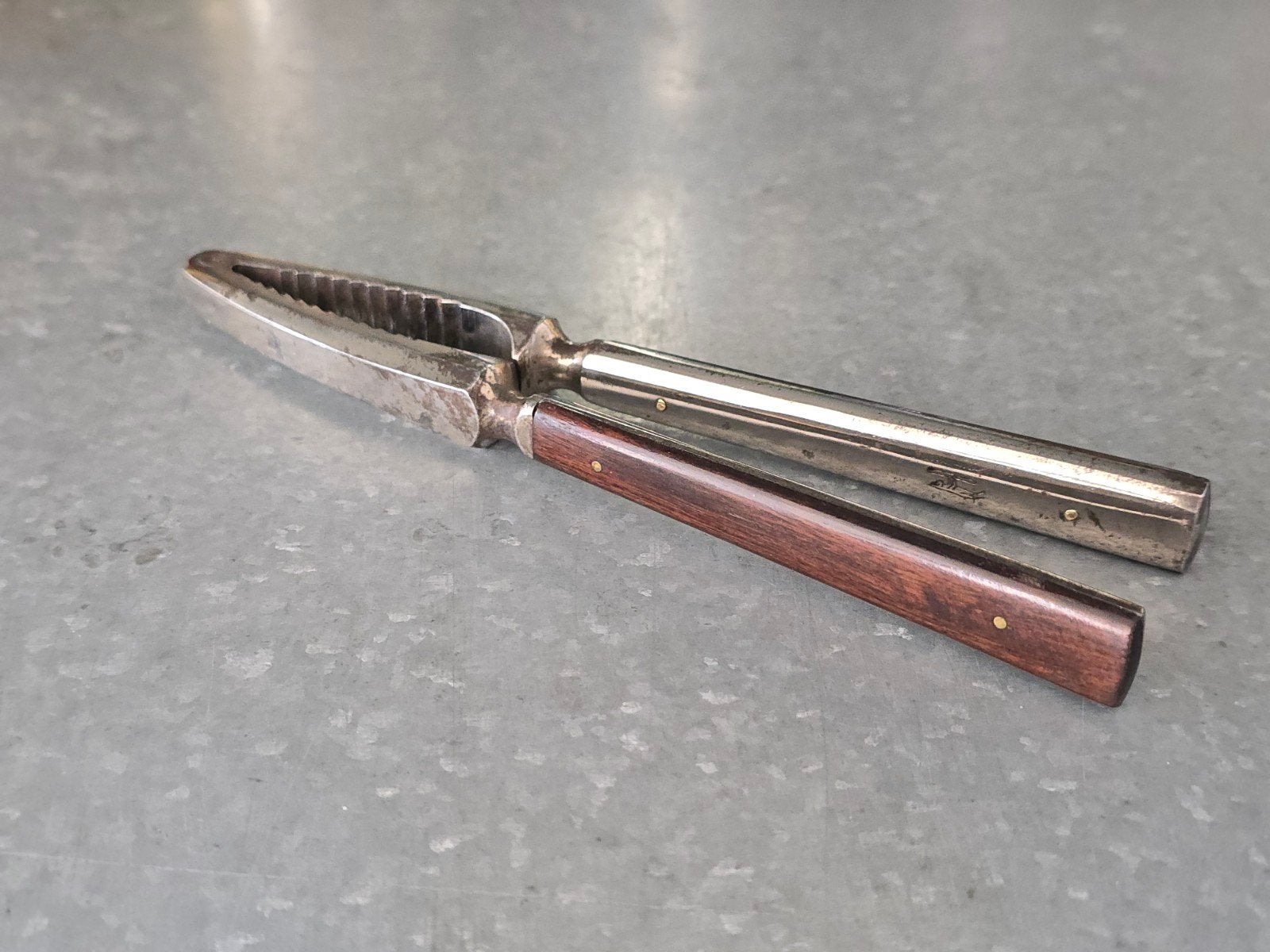 antieke verzilverde met notenhouten notenkraker €22,50, Antiek en Kunst, Ophalen of Verzenden