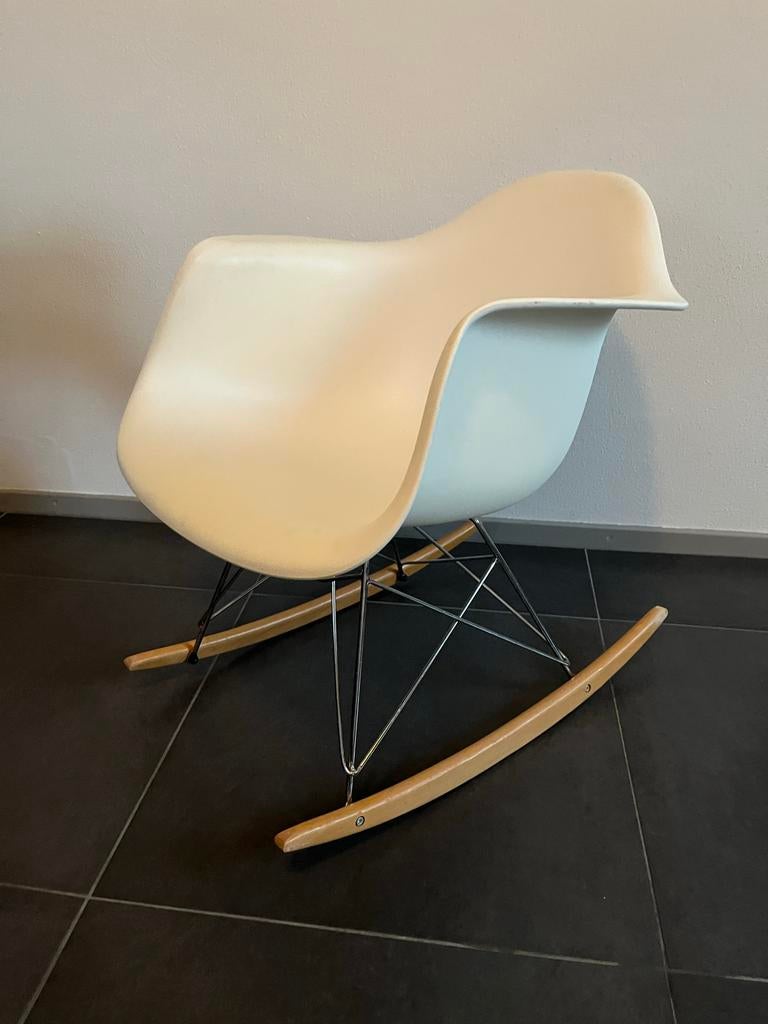 Witte schommelstoel design, Ophalen, Kunststof, Wit, Zo goed als nieuw