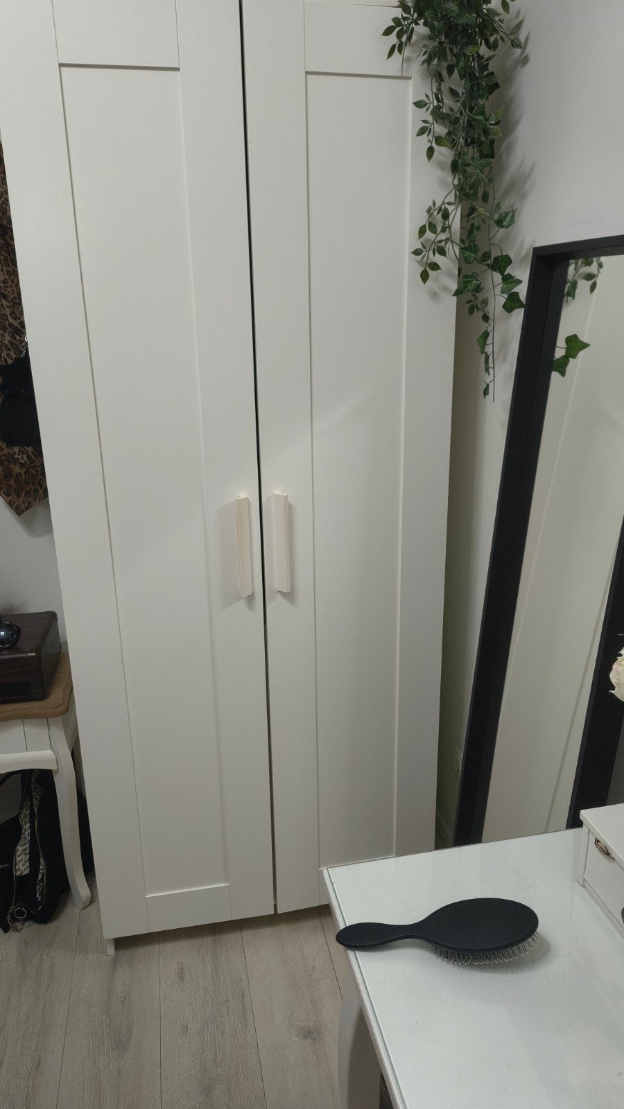 Witte IKEA kledingkast met twee deuren gratis, Ophalen, Met deur(en), Gebruikt, Modern, Scandinavisch