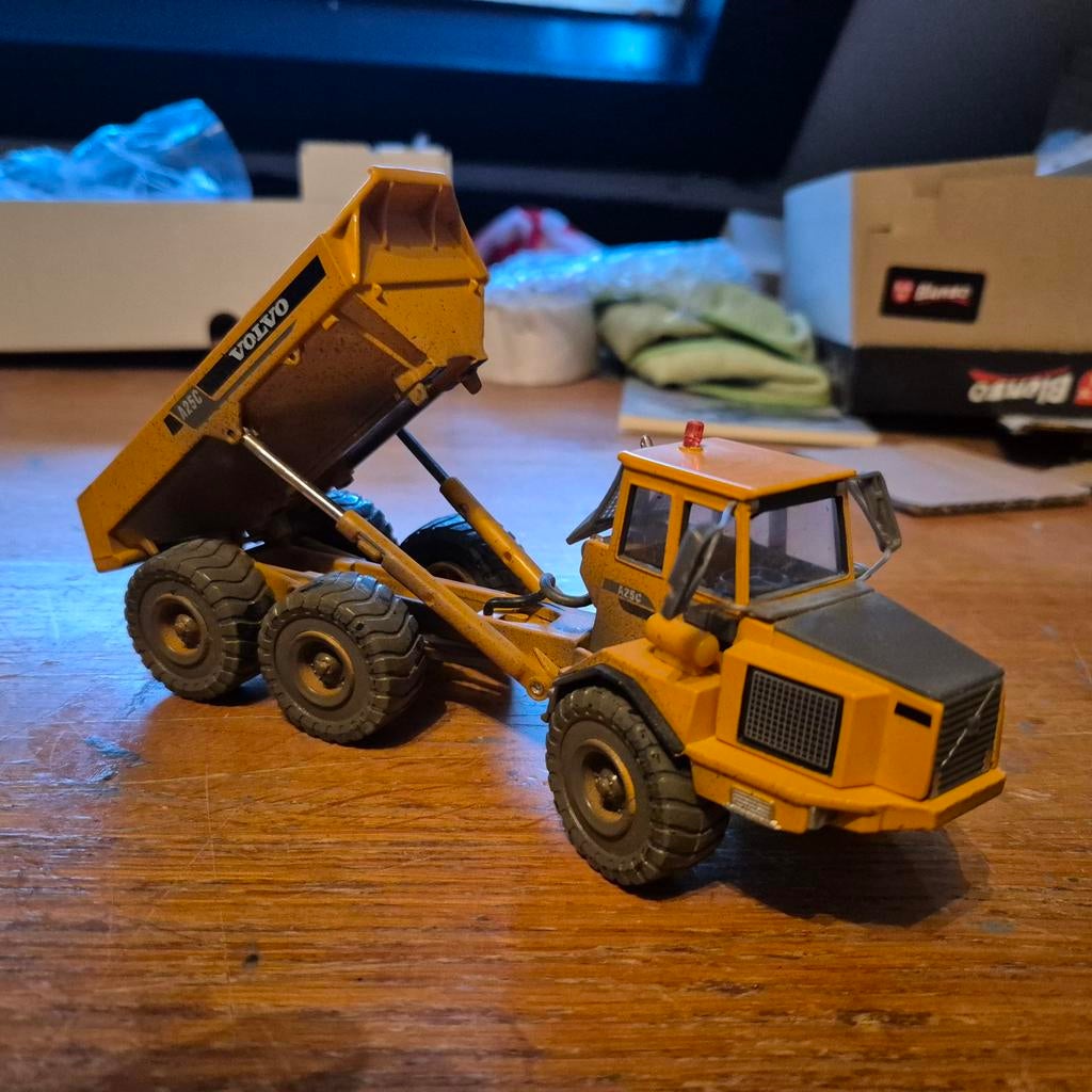 Volvo A25C Dumper Model - Gedetailleerd en Robuust, Hobby en Vrije tijd, Modelauto's | 1:50, Ophalen of Verzenden, Zo goed als nieuw