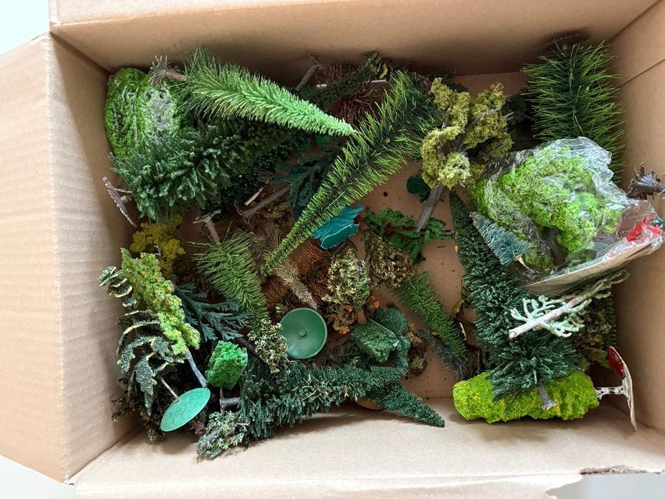 Doosje H0 bomen en sruiken diverse merken Busch Herpa Noch, Hobby en Vrije tijd, Overige merken, Gebruikt, Natuur, Gelijkstroom of Wisselstroom