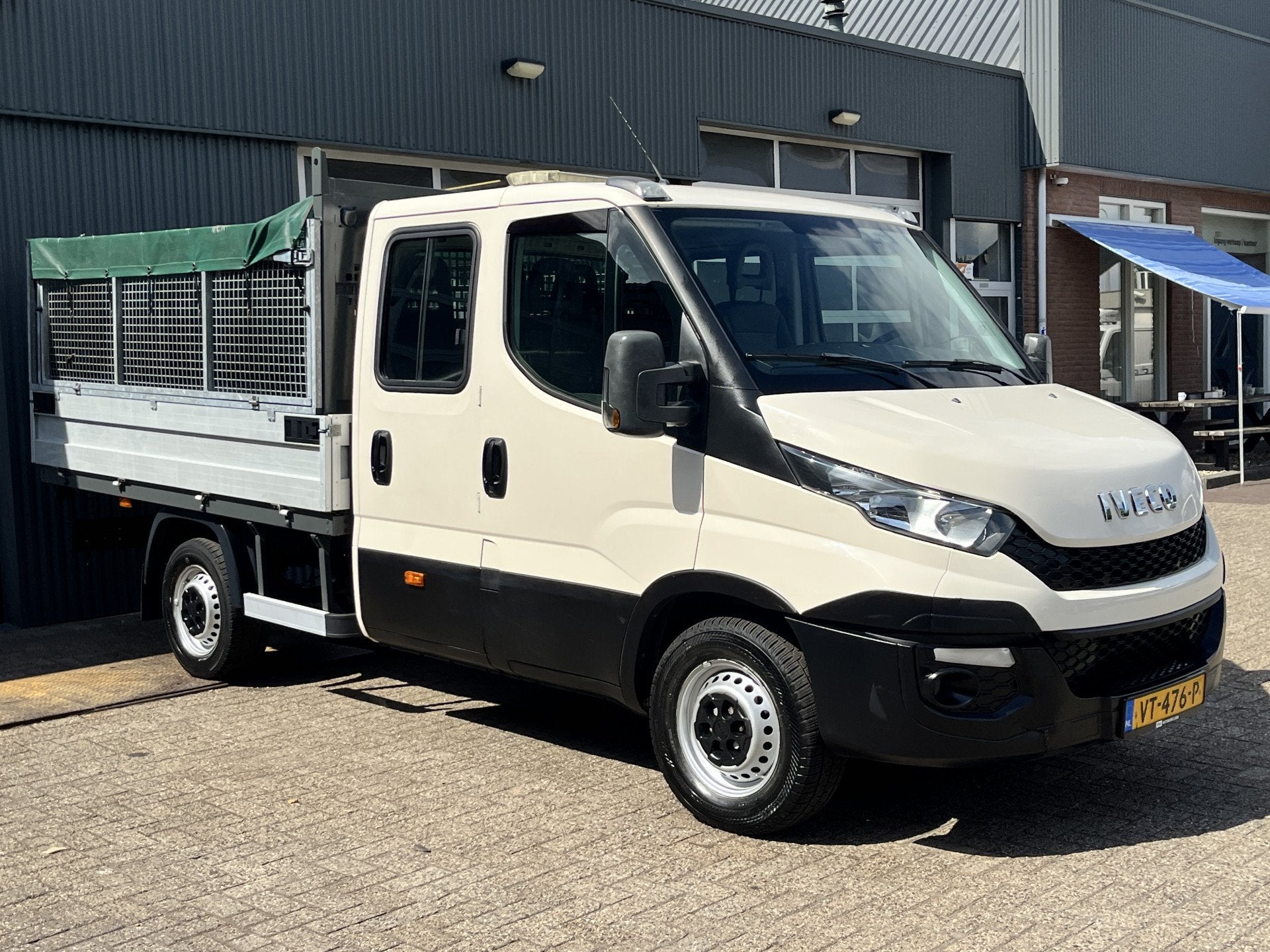 Iveco Daily 35S11D 2.3 345 7 persoons 3500kg trekgewicht Air, 13 km/l, Euro 5, Achterwielaandrijving, Zwart