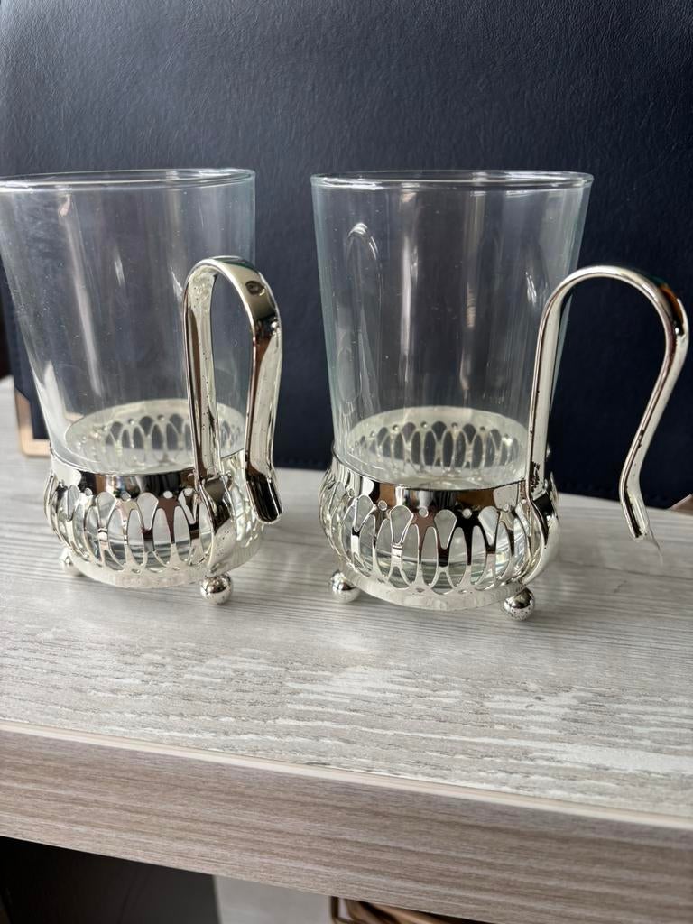 Theeglazen in zilverkleurige houder, Ophalen of Verzenden, Zo goed als nieuw, Overige typen