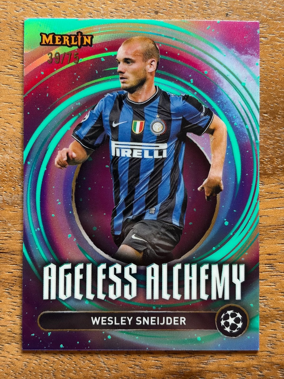 Wesley Sneijder Ageless Alchemy Merlin 39/75 Voetbalkaart, Ophalen of Verzenden, Zo goed als nieuw, Buitenlandse clubs, Spelerskaart
