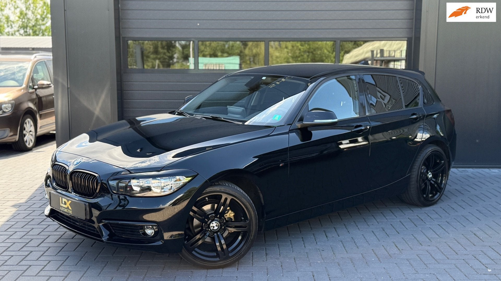 BMW 1-serie 118i M135i Look|Stoelverwarming|Carplay, 1-Serie, Euro 6, Alcantara, Zwart