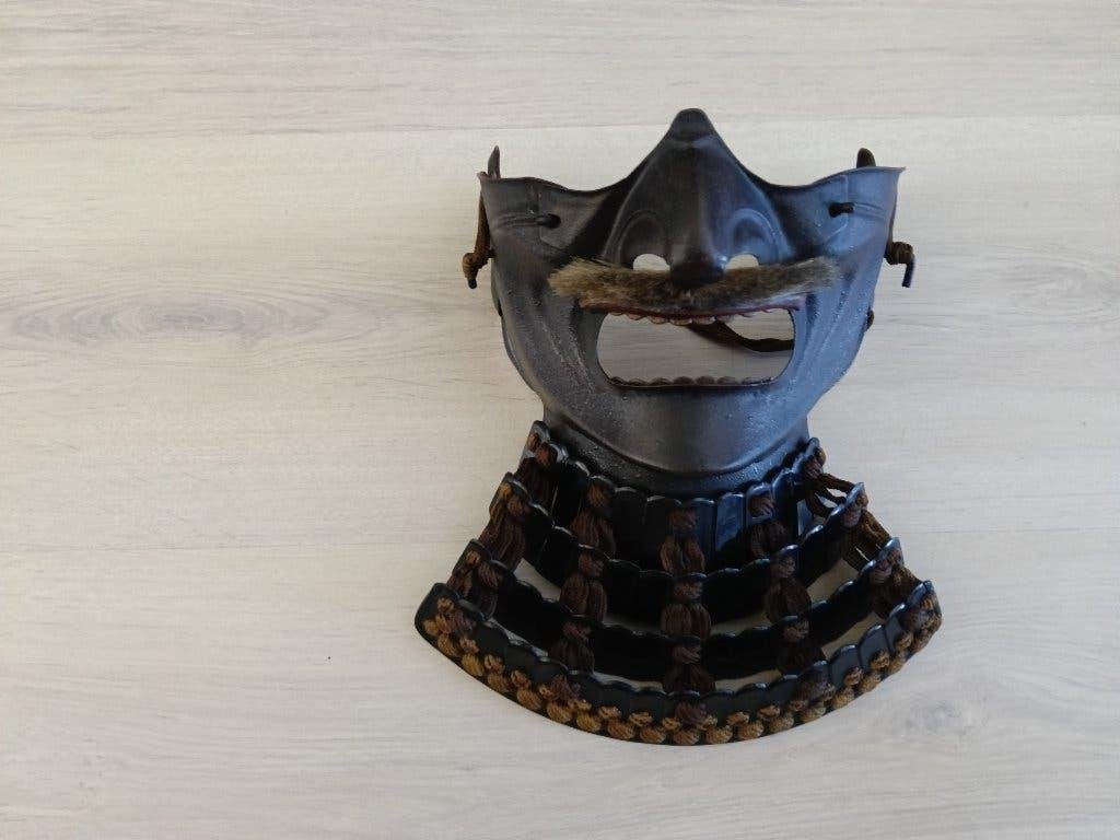 Japanse samurai gezichtsmasker , de Ressei Menpo (烈勢面頬), Antiek en Kunst, Kunst | Niet-Westerse kunst, Masker, Japan, 26 cm, Metaal