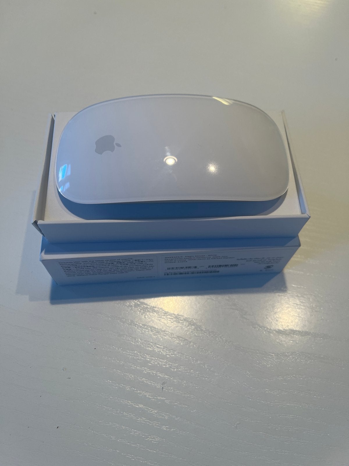 Apple Magic Mouse A3204 - Draadloze Muis, Computers en Software, Muizen, Ophalen of Verzenden, Zo goed als nieuw, Draadloos, Muis