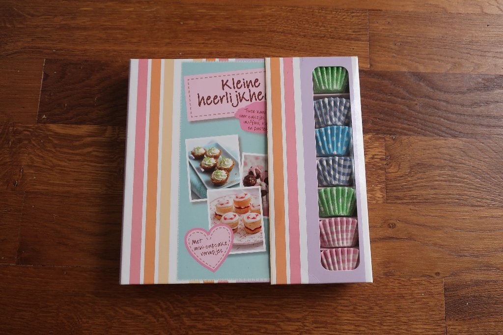 Rebo Kleine heerlijkheden Box met 2 boeken en vormpjes, Ophalen of Verzenden, Zo goed als nieuw, Overige gebieden