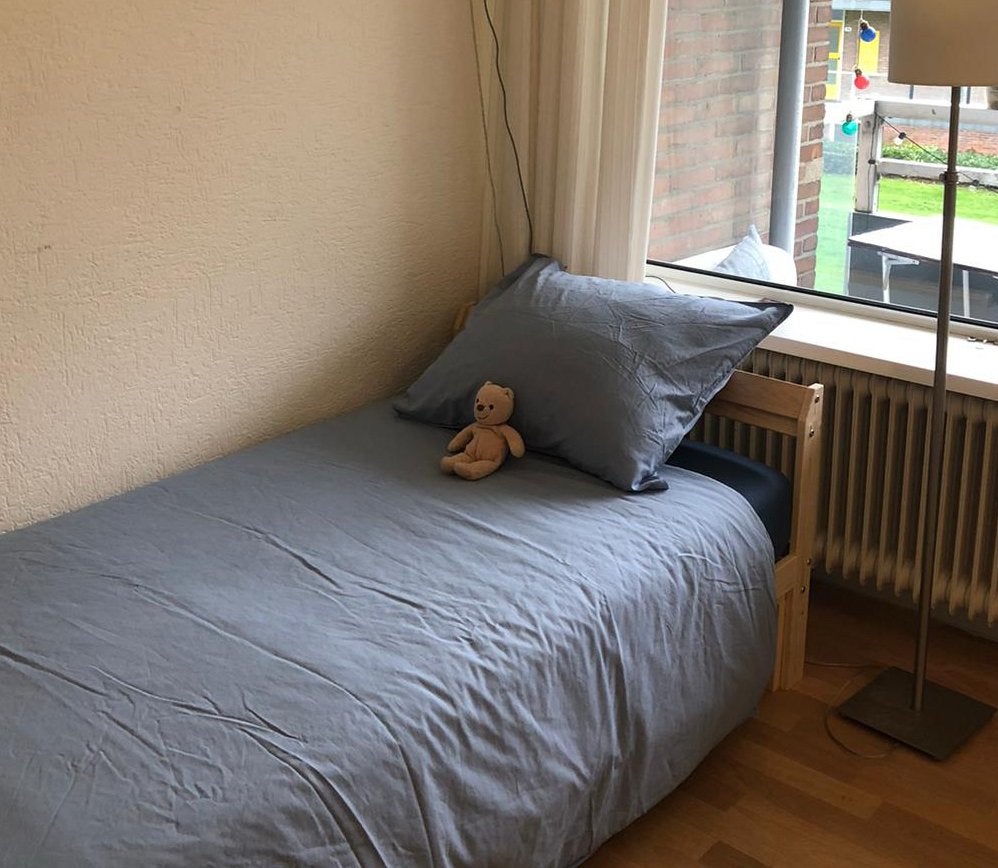 wooden single bed and mattress + lattenbodem, Ophalen, 90 cm, Zo goed als nieuw, 200 cm