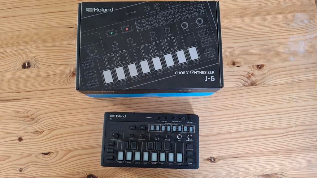 Roland  Aira J-6 chord synthesizer, Ophalen of Verzenden, Zo goed als nieuw, Roland