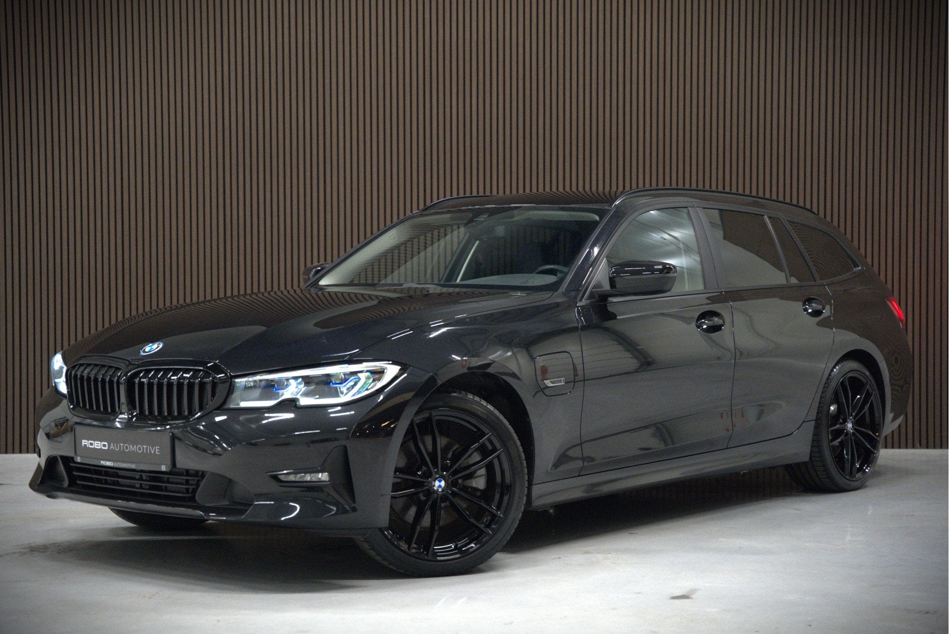 BMW 3 Serie Touring 320e Business Edition Plus | Stoelverwar, Auto's, Automaat, 1998 cc, Gebruikt, 4 cilinders