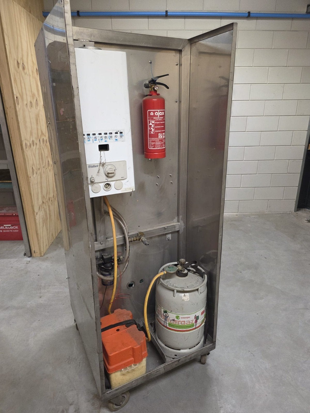 Mobiele RVS Wasbak met Boiler en Gasfles, Ophalen, Gebruikt