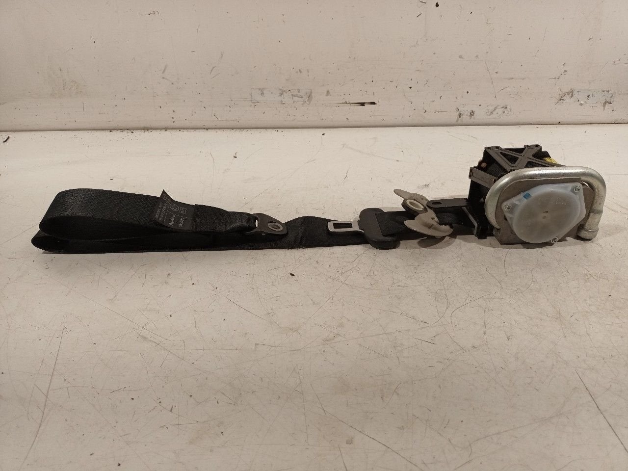 Veiligheidsgordel links voor Toyota Avensis, Onderdelen@venauto.nl, Van der Ven Autorecycling B.V., Gebruikt, Ettenseweg 76, 4706 PB Roosendaal, The Netherlands