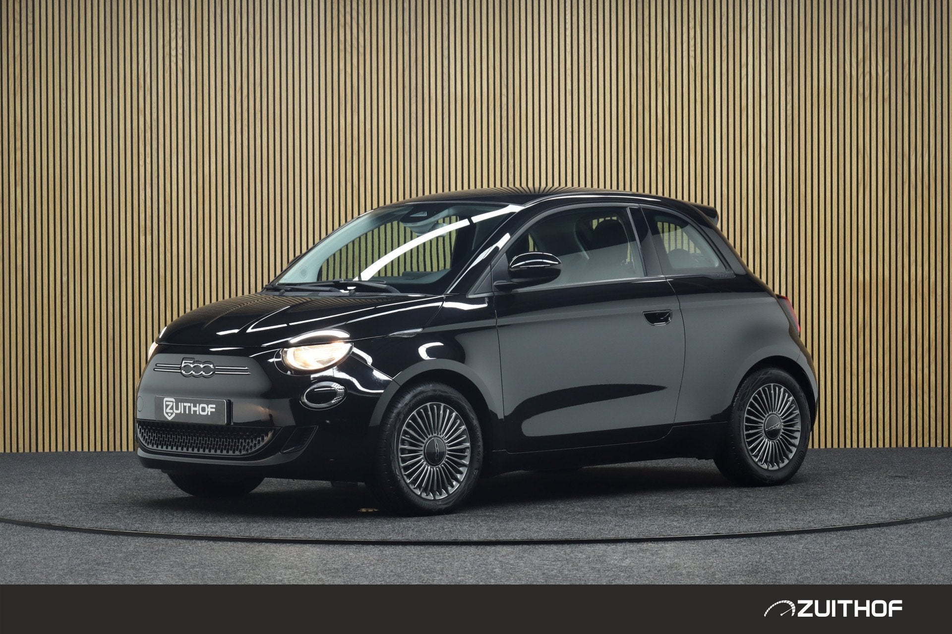 Fiat 500 RED 42 kWh | Navigatie | Climat Control | Cruise co, 12 maanden, Stof, 4 stoelen, Zwart