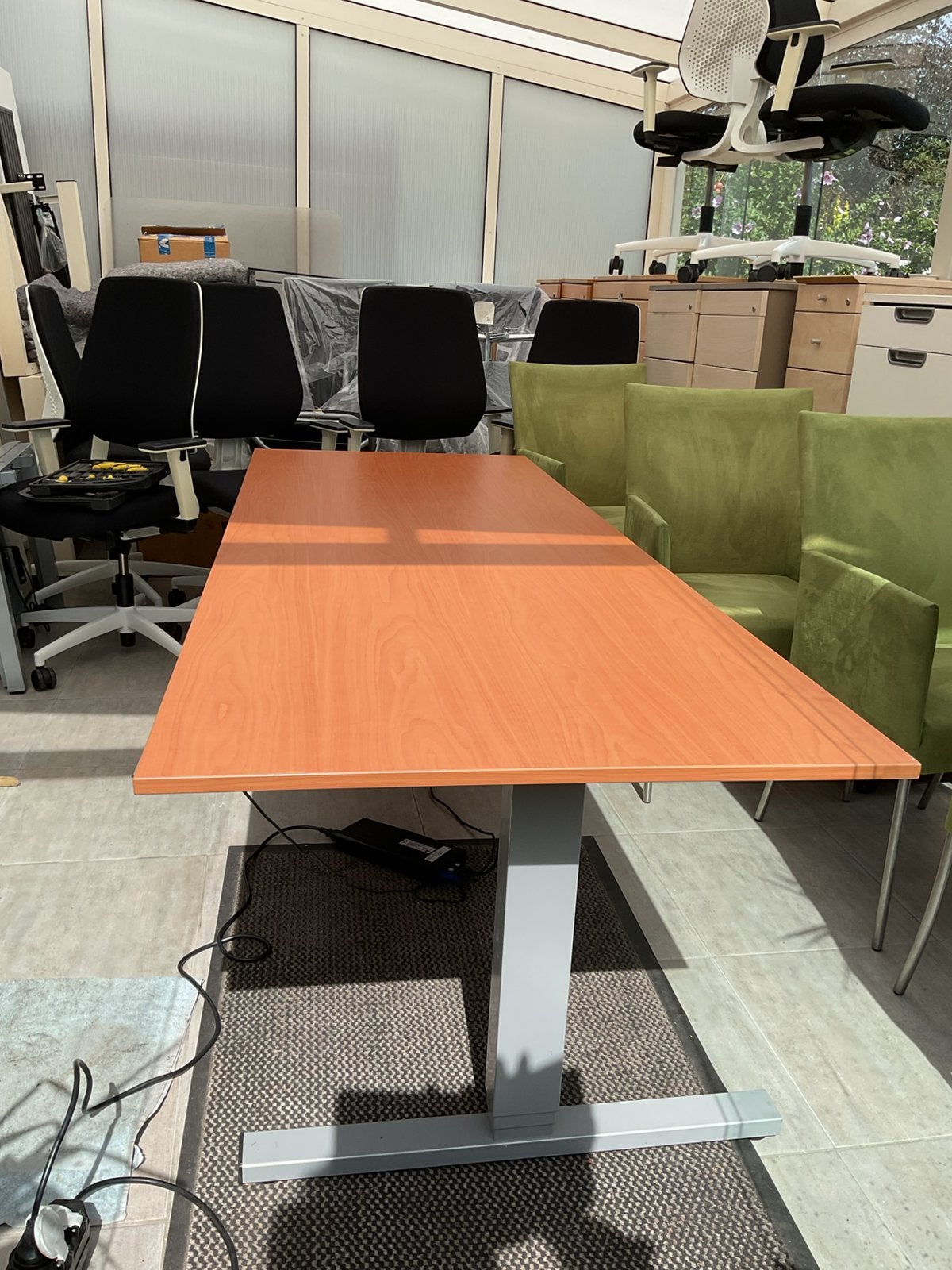 Elektrisch zit-sta bureau, Huis en Inrichting, Bureaus, Ophalen, Elektrisch, Zo goed als nieuw