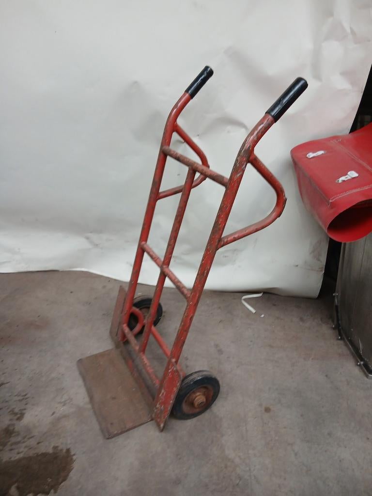 Rode steekwagen, Ophalen, Gebruikt