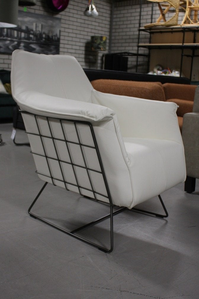 Fauteuil RAZ Jess Design metaal leer wit industrieel modern, Ophalen, 75 tot 100 cm, Zo goed als nieuw, 75 tot 100 cm