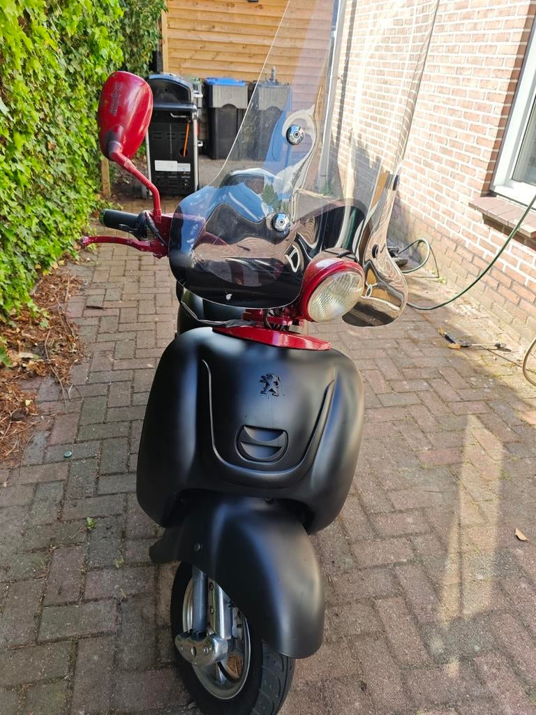 Retro scooter met elektrische start en topkoffer, Fietsen en Brommers, Brommeronderdelen | Scooters, Ophalen of Verzenden, Gebruikt