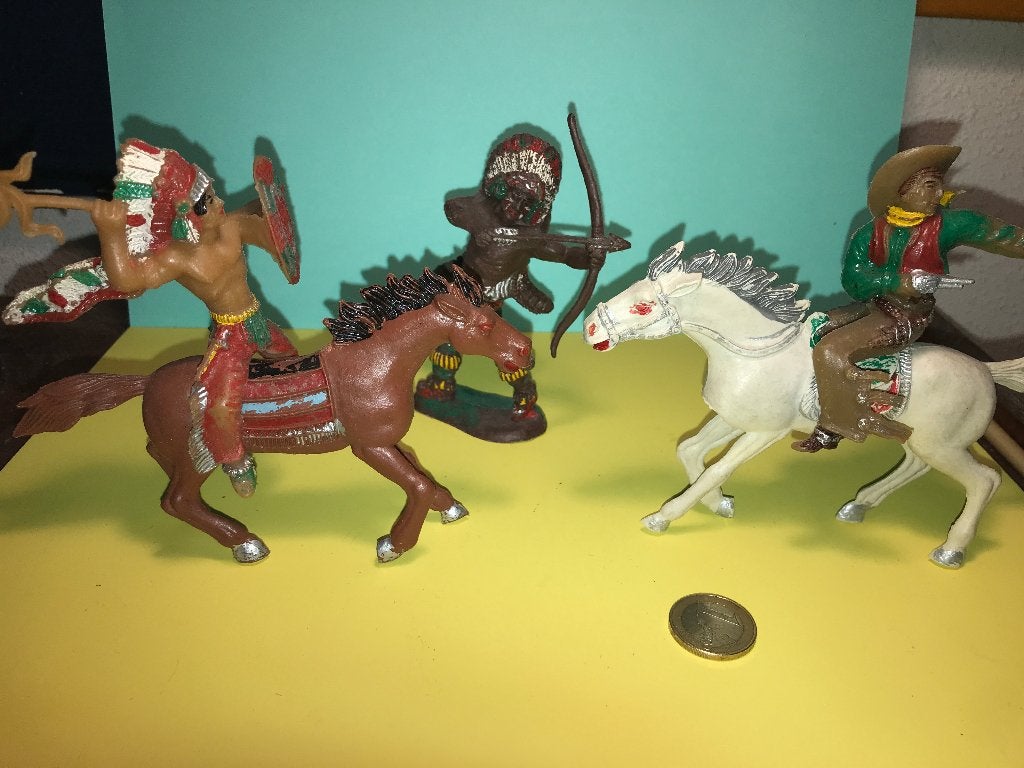 Vintage indiaan en cowboy te paard + knielende boogschutter, Verzenden, Zo goed als nieuw