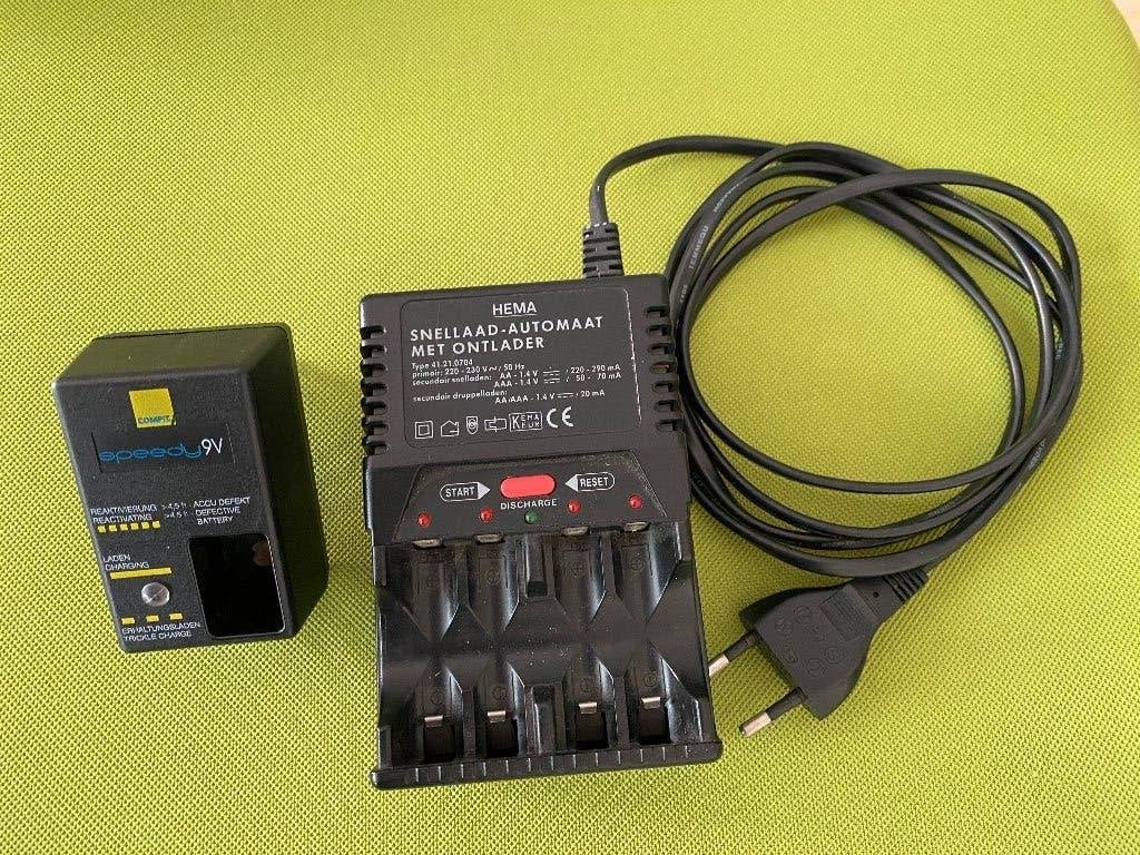 Twee goedwerkende oplaadbare batterij opladers, Ophalen of Verzenden, Gebruikt