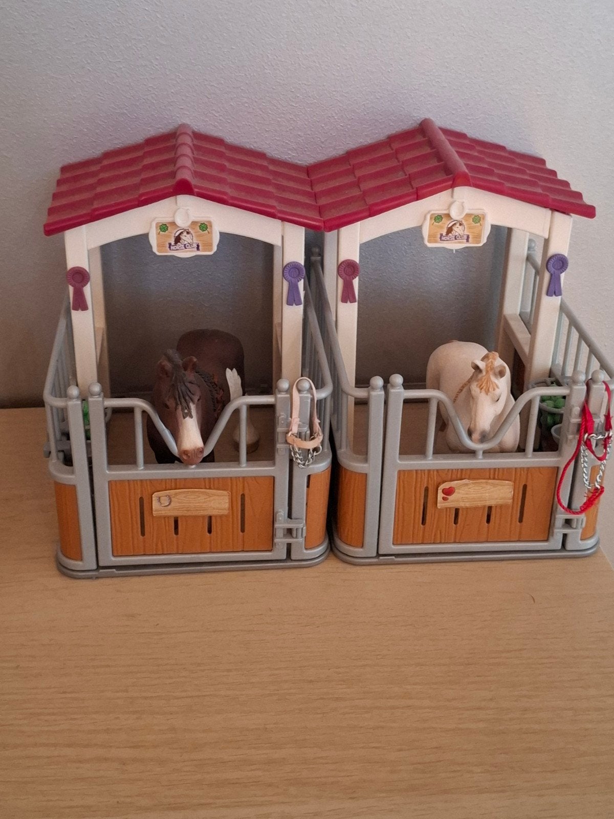 Schleich horse club paarden box 2x, Ophalen, Zo goed als nieuw, Poppenhuis