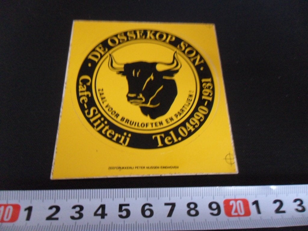 sticker  Son DE OSSEKOP Cafe Slijterij 04990-1931 *, Ophalen of Verzenden, Zo goed als nieuw