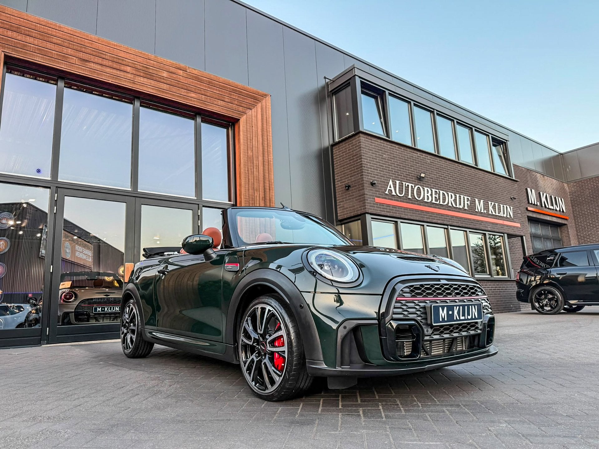 MINI Cabrio 2.0 John Cooper Works JCW Pack F1 aut 231pk Rebe, 1998 cc, Gebruikt, Huisgarantie, 4 stoelen
