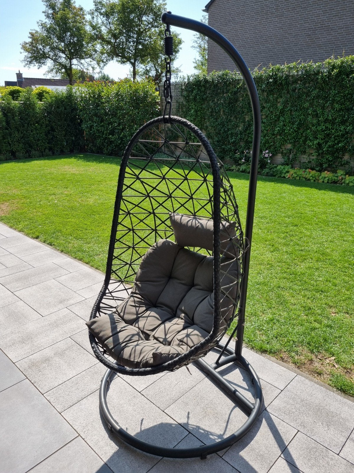 Comfortabele hangstoel met standaard en kussen, Ophalen, Gebruikt, Wicker