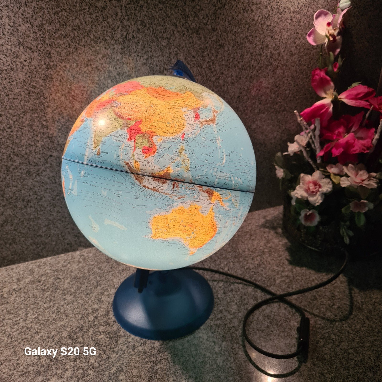 Mooi gedetailleerde wereldbol met verlichting, Kunststof, Fysische wereldbol, Ophalen of Verzenden, Zo goed als nieuw