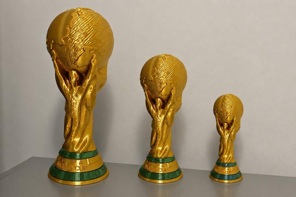 World cup trophy. Fifa  wereldbeker. 37 cm 21 cm en 15 cm., Ophalen of Verzenden, Buitenlandse clubs
