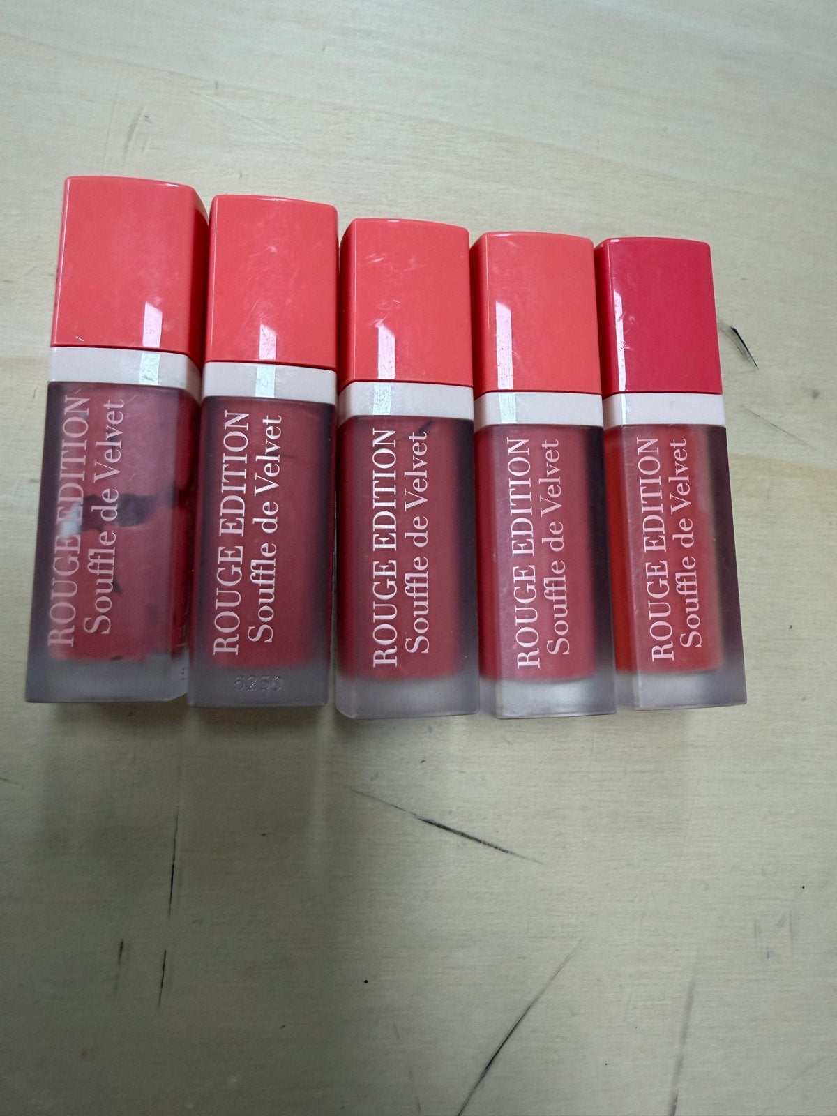Bourjois Rouge Edition Souffle de Velvet Lipsticks, Gebruikt, Lippen, Ophalen of Verzenden, Make-up