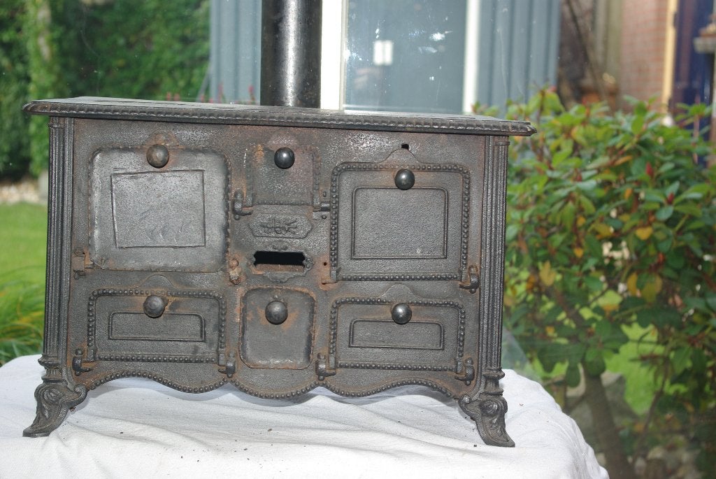 Antieke gietijzeren kachel - decoratief, Ophalen of Verzenden