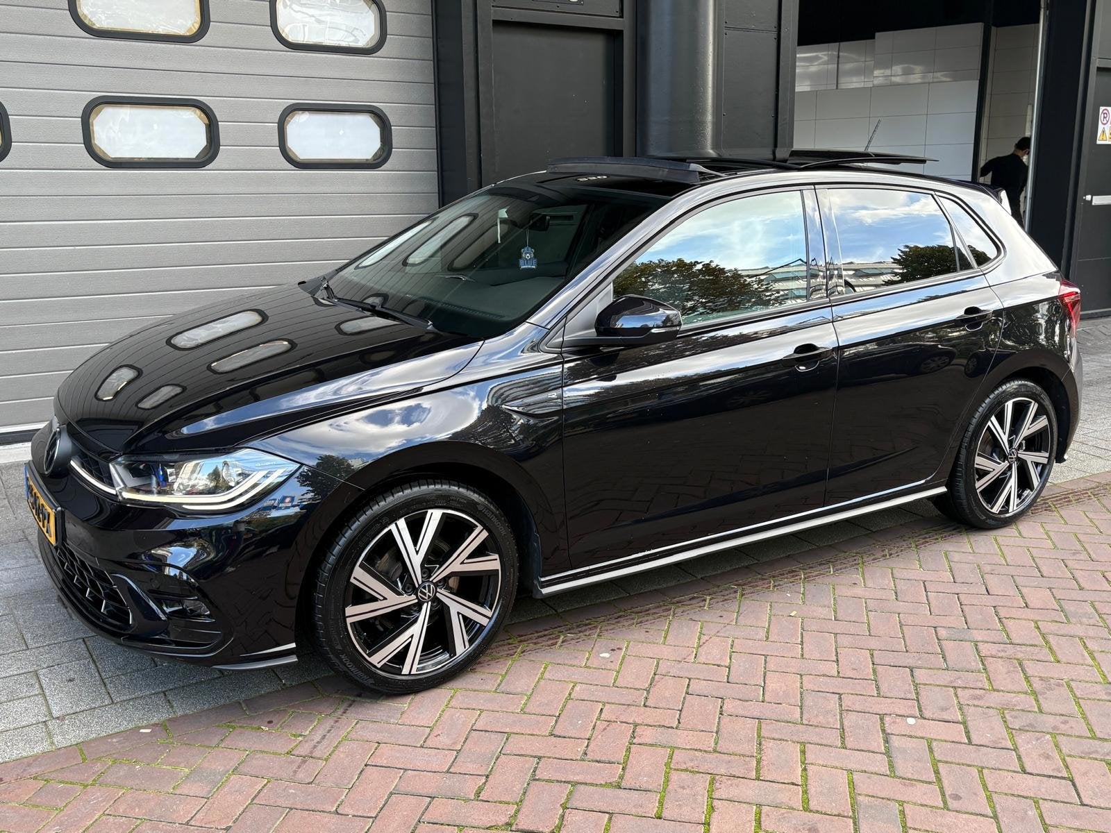 Volkswagen Polo 1.0 TSI R-Line Business, Auto's, Dealer onderhouden, Gebruikt, Leder en Stof, Bedrijf