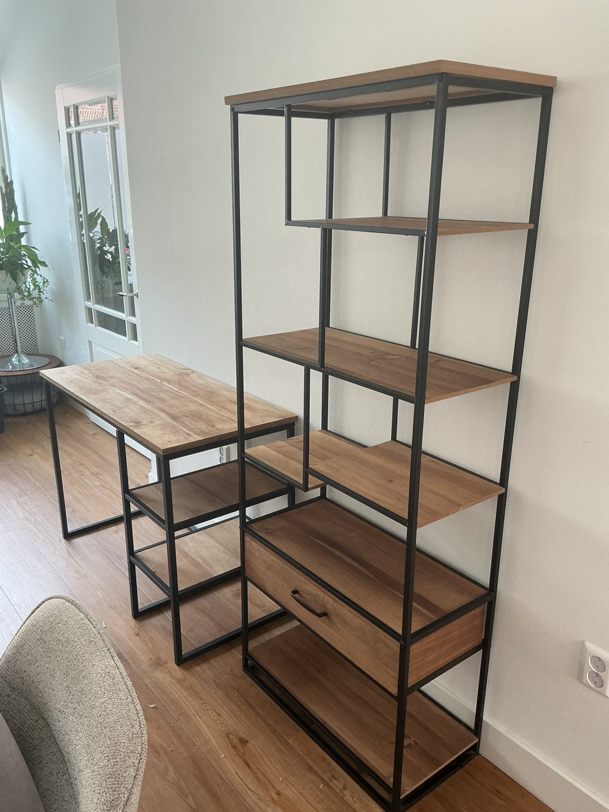 Stelling/ vakken kast met gratis bureau, Huis en Inrichting, Ophalen, Gebruikt