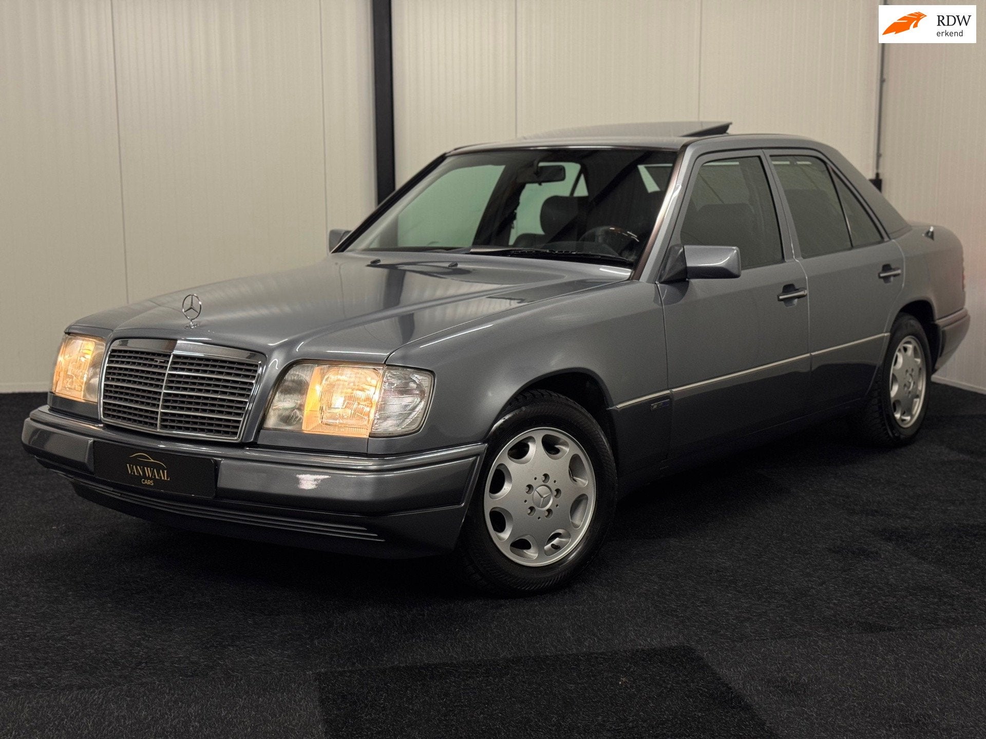 Mercedes-Benz 280 E W124 197PK Sportline AUTOMAAT/AIRCO/DAK/, Auto's, Automaat, Achterwielaandrijving, Gebruikt, Leder
