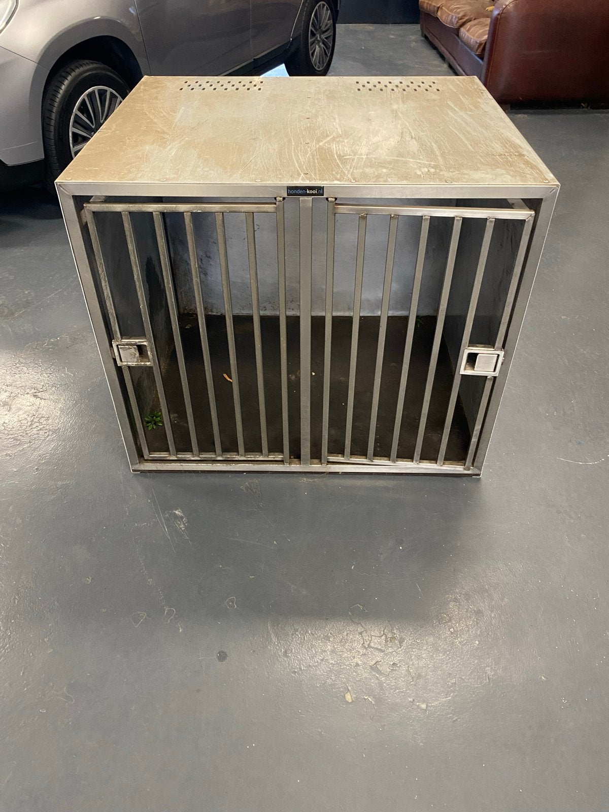 Hondenhok voor transport in auto (hondenbench), Ophalen