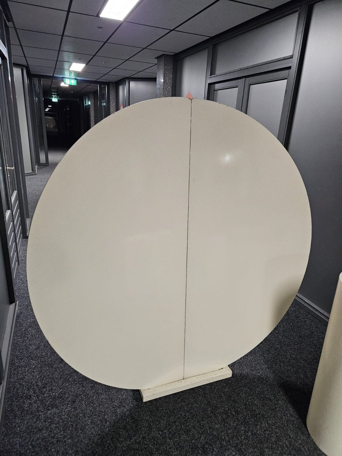 Backdrop rond wit, Ophalen