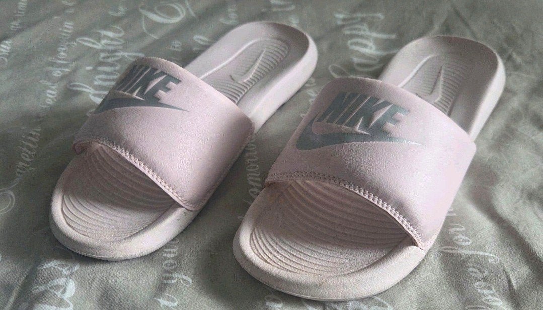 Roze Nike slippers voor dames maat 37, Slippers, Nike, Ophalen of Verzenden, Zo goed als nieuw