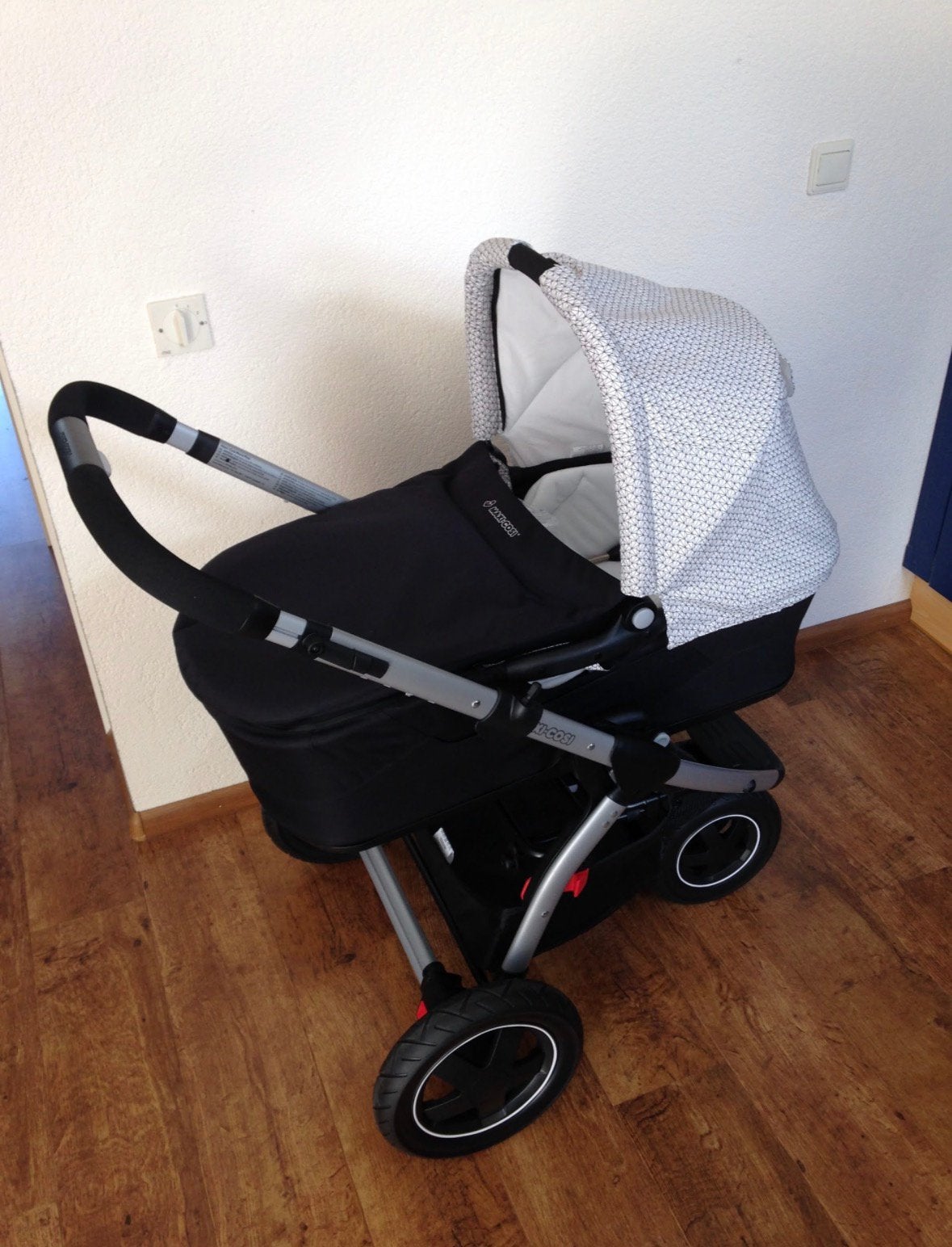 Maxi-Cosi Mura Plus 3 combiwagen met reiswieg en accessoires, Ophalen, Zo goed als nieuw, Combiwagen, Met reiswieg