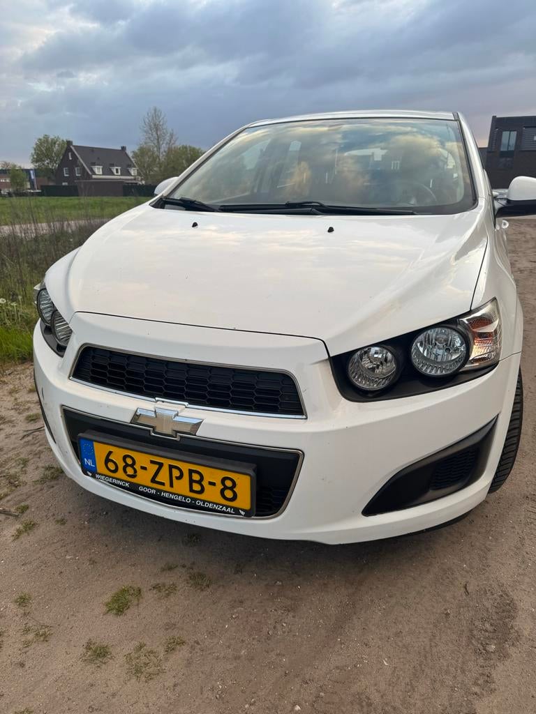 Chevrolet Aveo - 2013 Wit, Auto's, Chevrolet, Particulier, Aveo, Adaptive Cruise Control, Airbags, Airconditioning, Alarm, Bluetooth