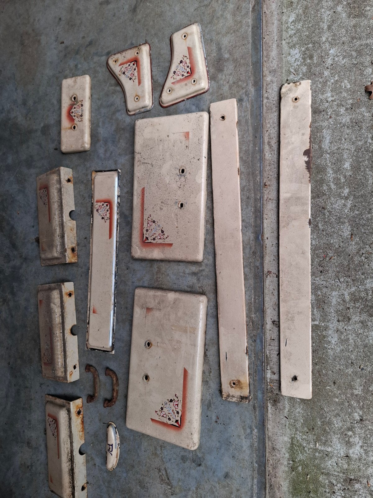 Geëmailleerde bekledingplaten voor kachel/oven met bloemdeco, Antiek en Kunst, Antiek | Emaille, Ophalen of Verzenden