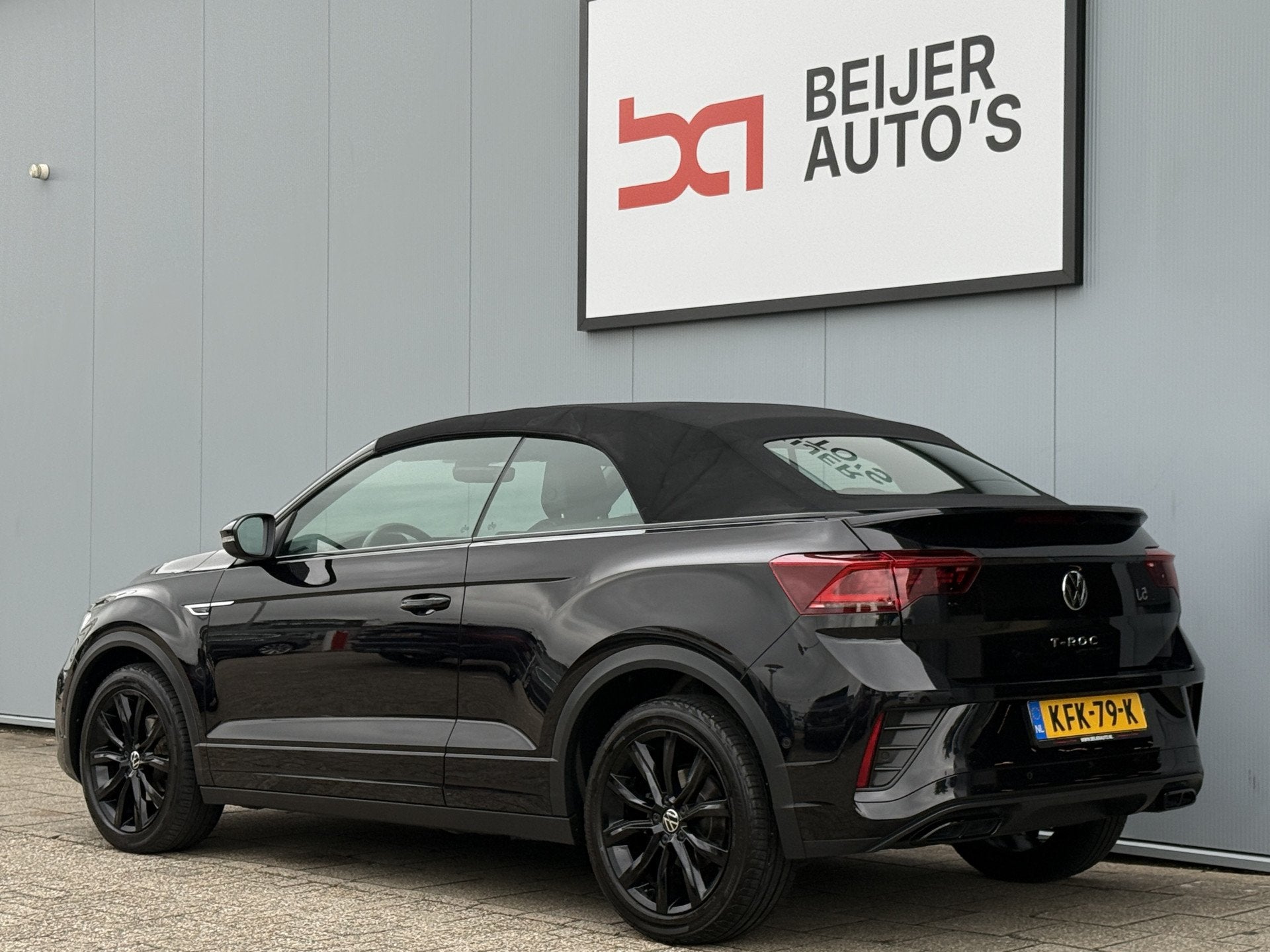 Volkswagen T-Roc 1.5 TSI R-Line Automaat Carplay/Camera/18in, Dealer onderhouden, Euro 6, 4 cilinders, Leder en Stof