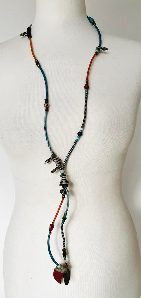 decoratieve kleurige ketting met Zweeds muntje, Sieraden, Tassen en Uiterlijk, Kettingen, Ophalen of Verzenden, Zo goed als nieuw