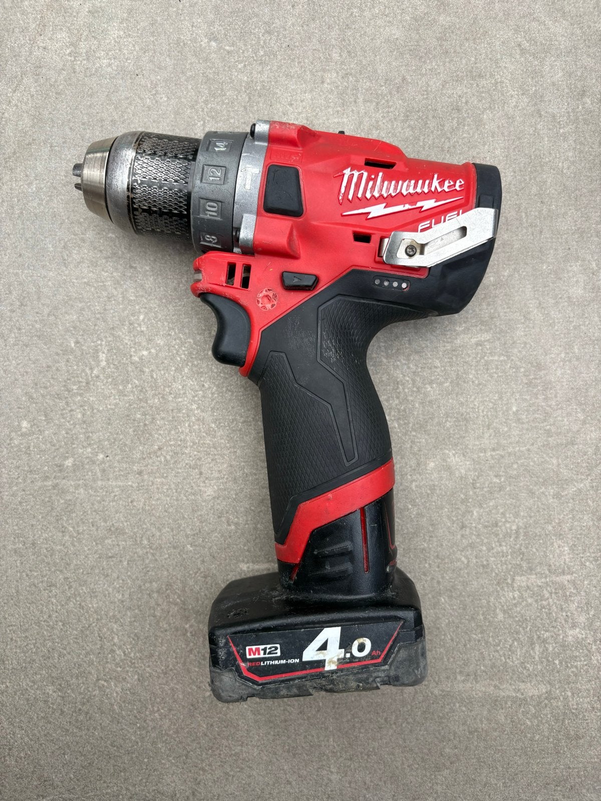 Milwaukee M12 FPD Accu Klopboormachine met 4.0 Ah accu, Ophalen of Verzenden, Minder dan 400 watt, Klopboormechanisme, Zo goed als nieuw