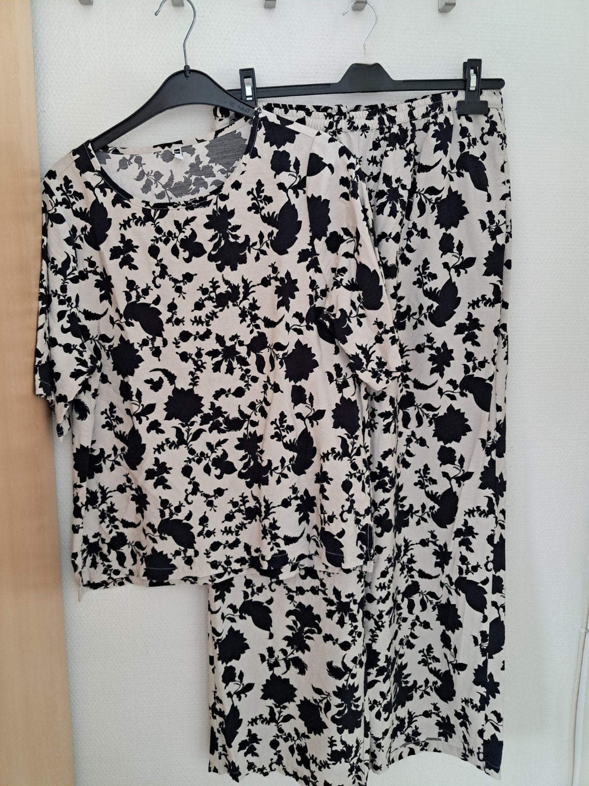 Shirt en broek, Ophalen of Verzenden, Zo goed als nieuw, Maat 38/40 (M), Onder de knie